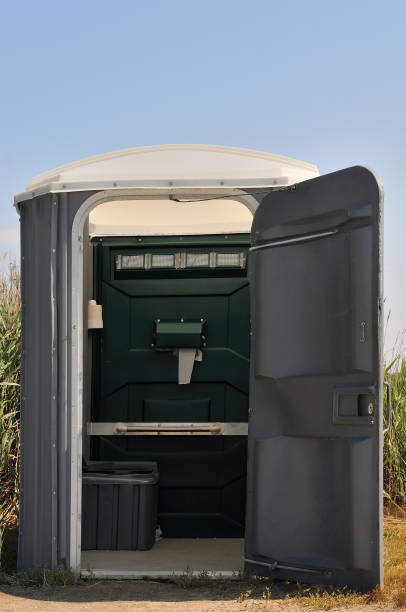 Best Construction site porta potty rental  in Independence, IA