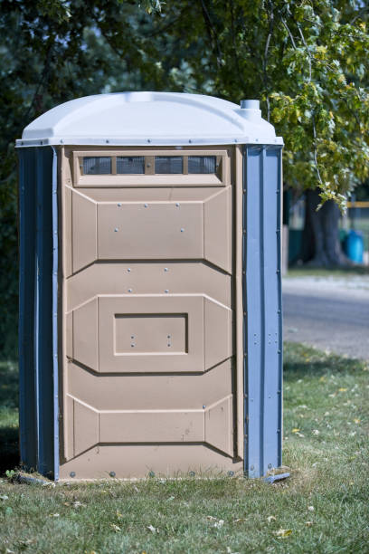 Best Porta potty delivery and setup  in Independence, IA
